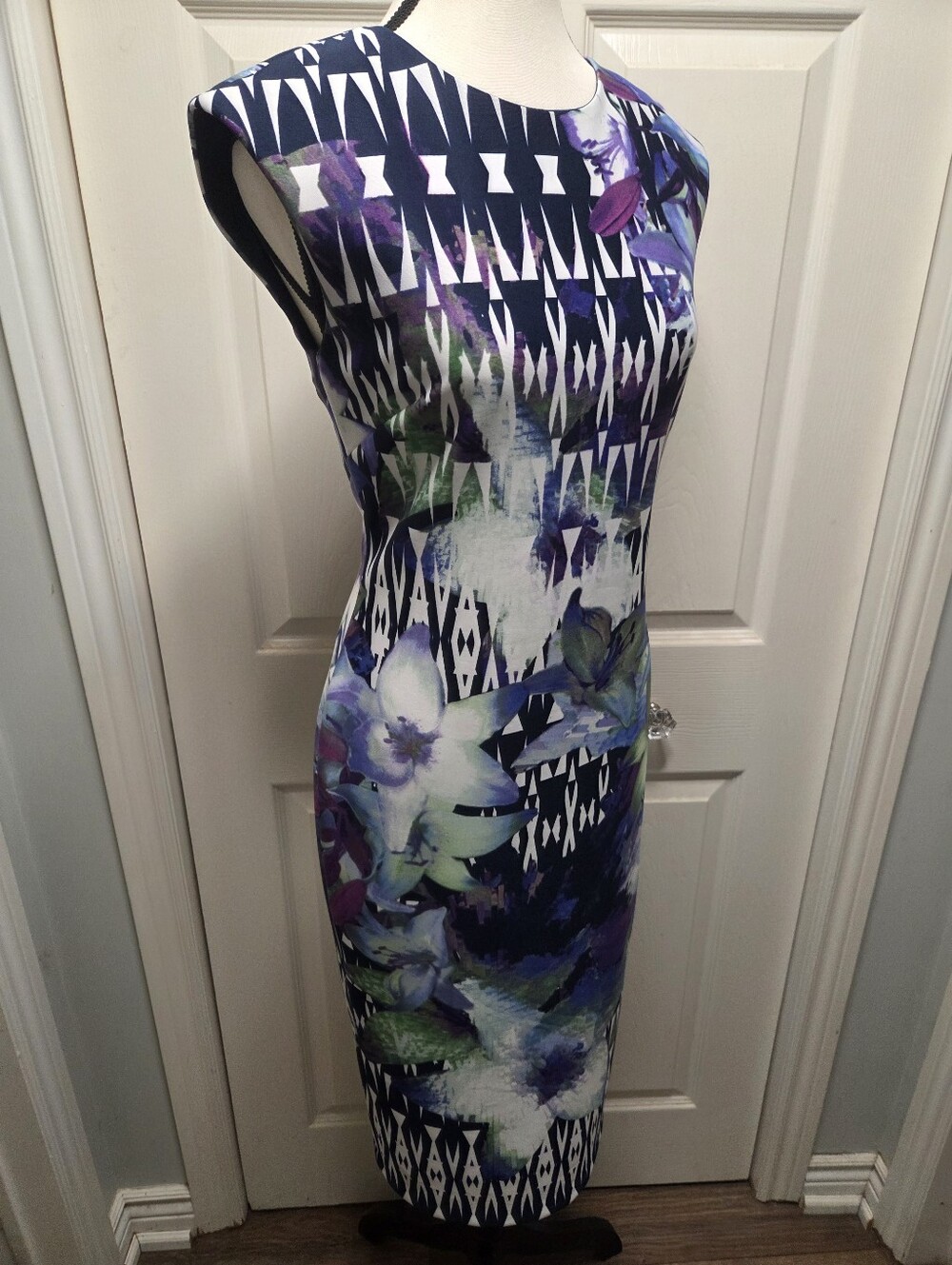 Striking Floral Geometric Vince Camuto Sheath Dress NWOT
